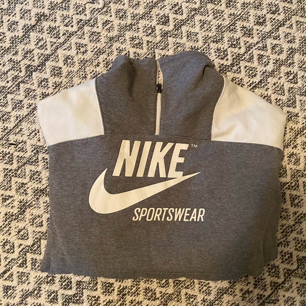 Nike Women’s Sweatshirt